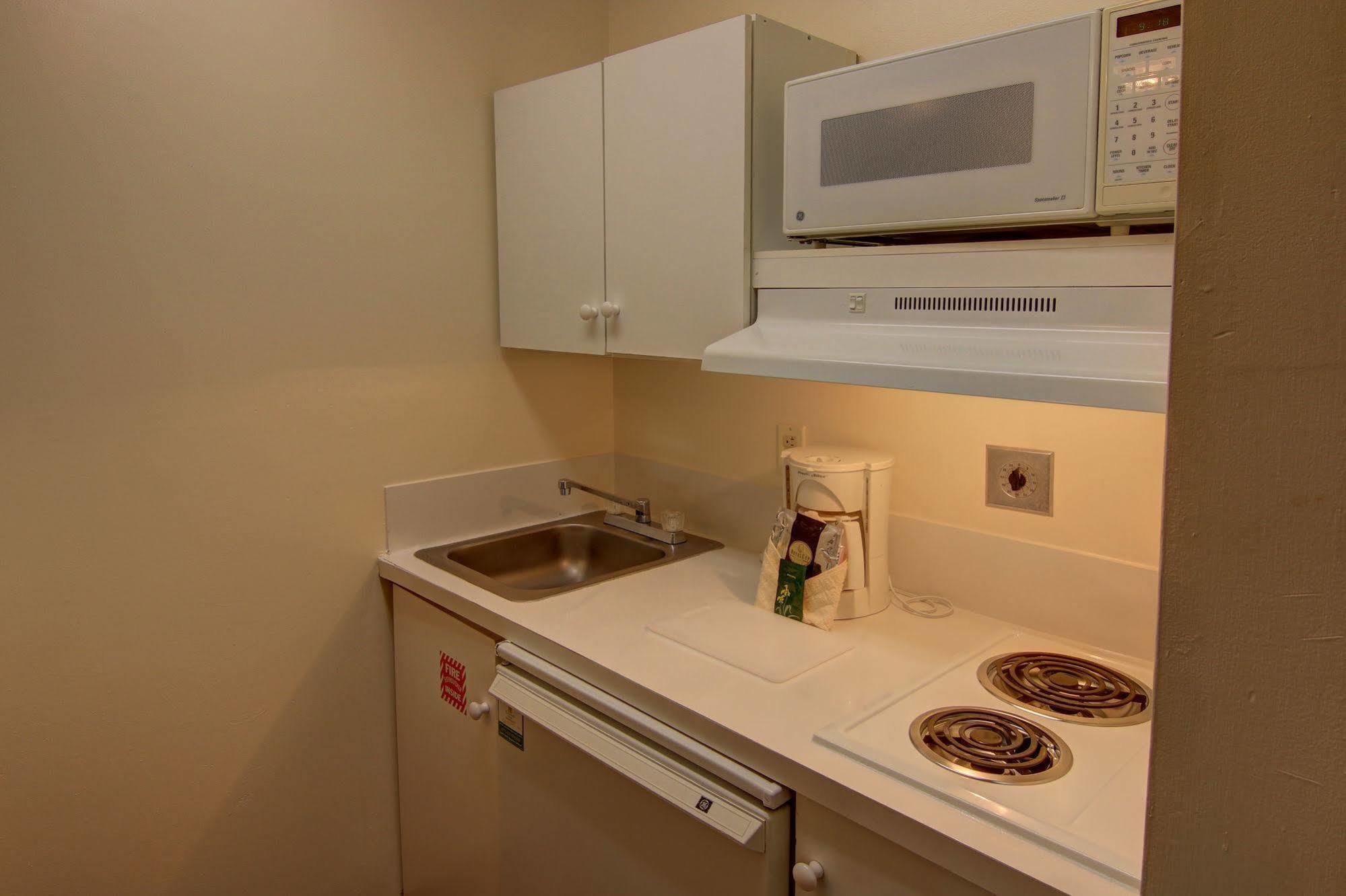 Intown Suites Extended Stay Atlanta Ga - Снеллвилл Экстерьер фото
