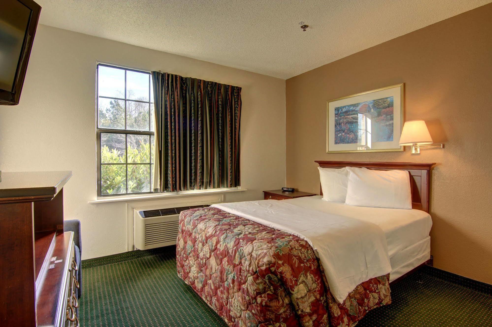 Intown Suites Extended Stay Atlanta Ga - Снеллвилл Экстерьер фото