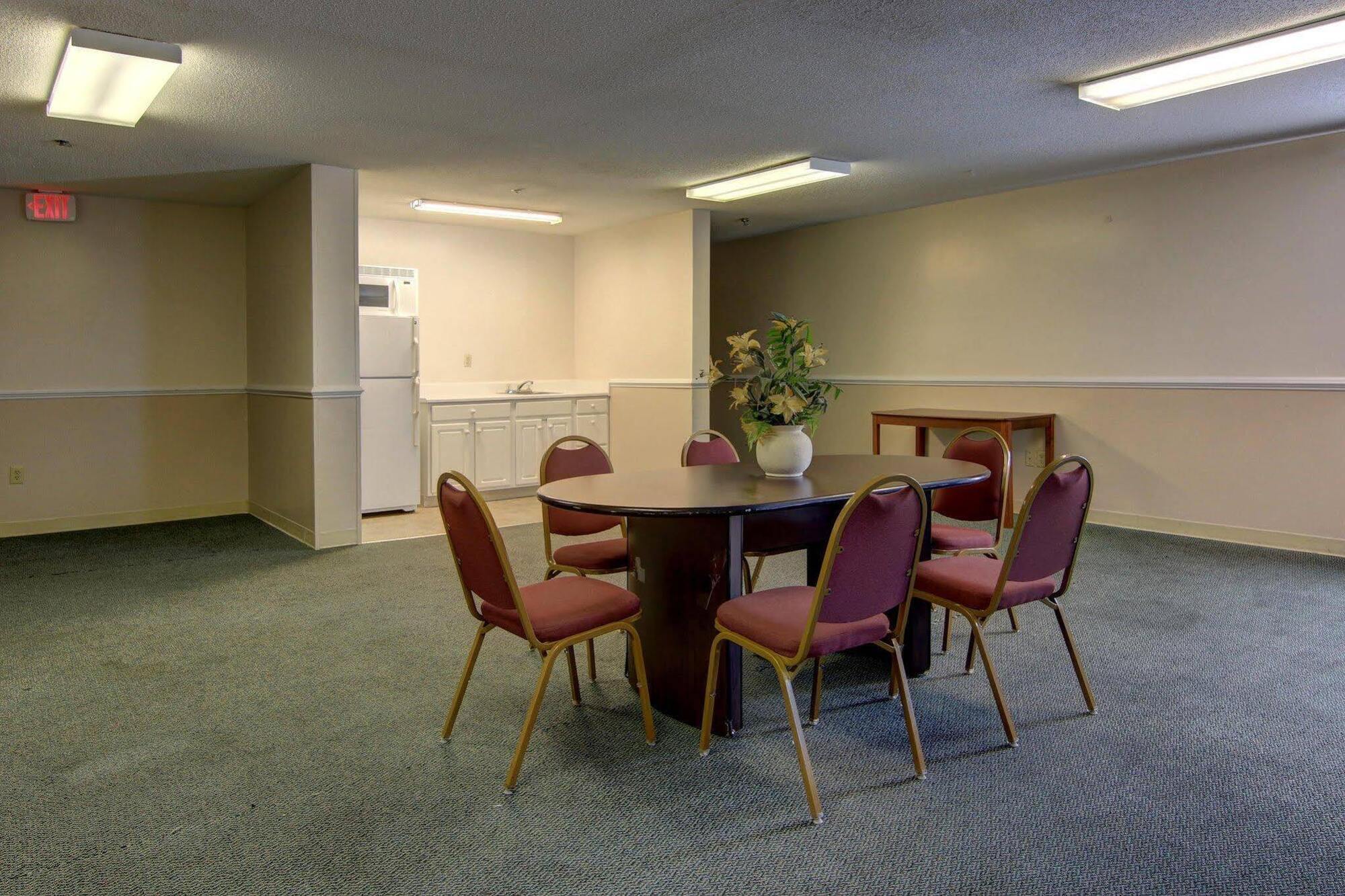 Intown Suites Extended Stay Atlanta Ga - Снеллвилл Экстерьер фото